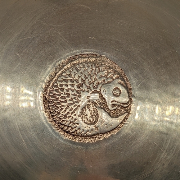 Vintage brass decorative plate with fish design - Picture 3 of 6